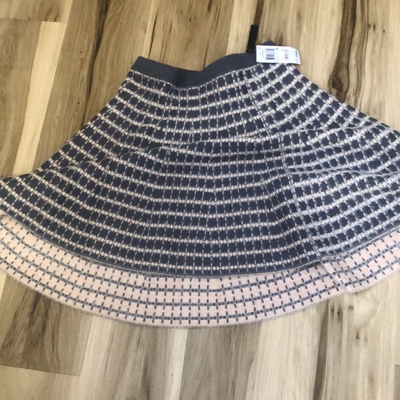 OLIVIA & GRACE Woman’s NWT Flip Skirt Size Medium - Picture 3 of 4